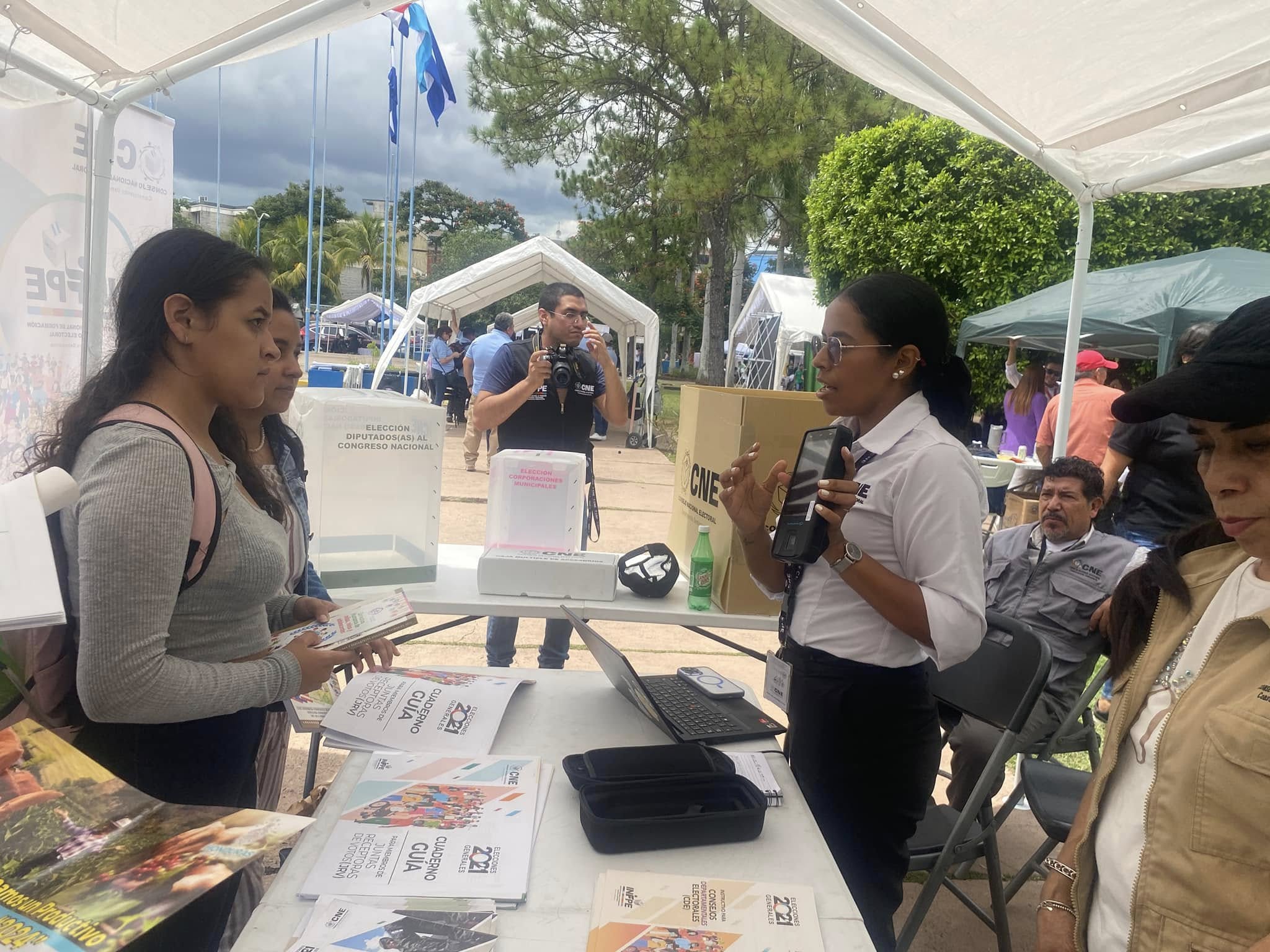 El CNE de Honduras enfrenta denuncias por bloqueo institucional