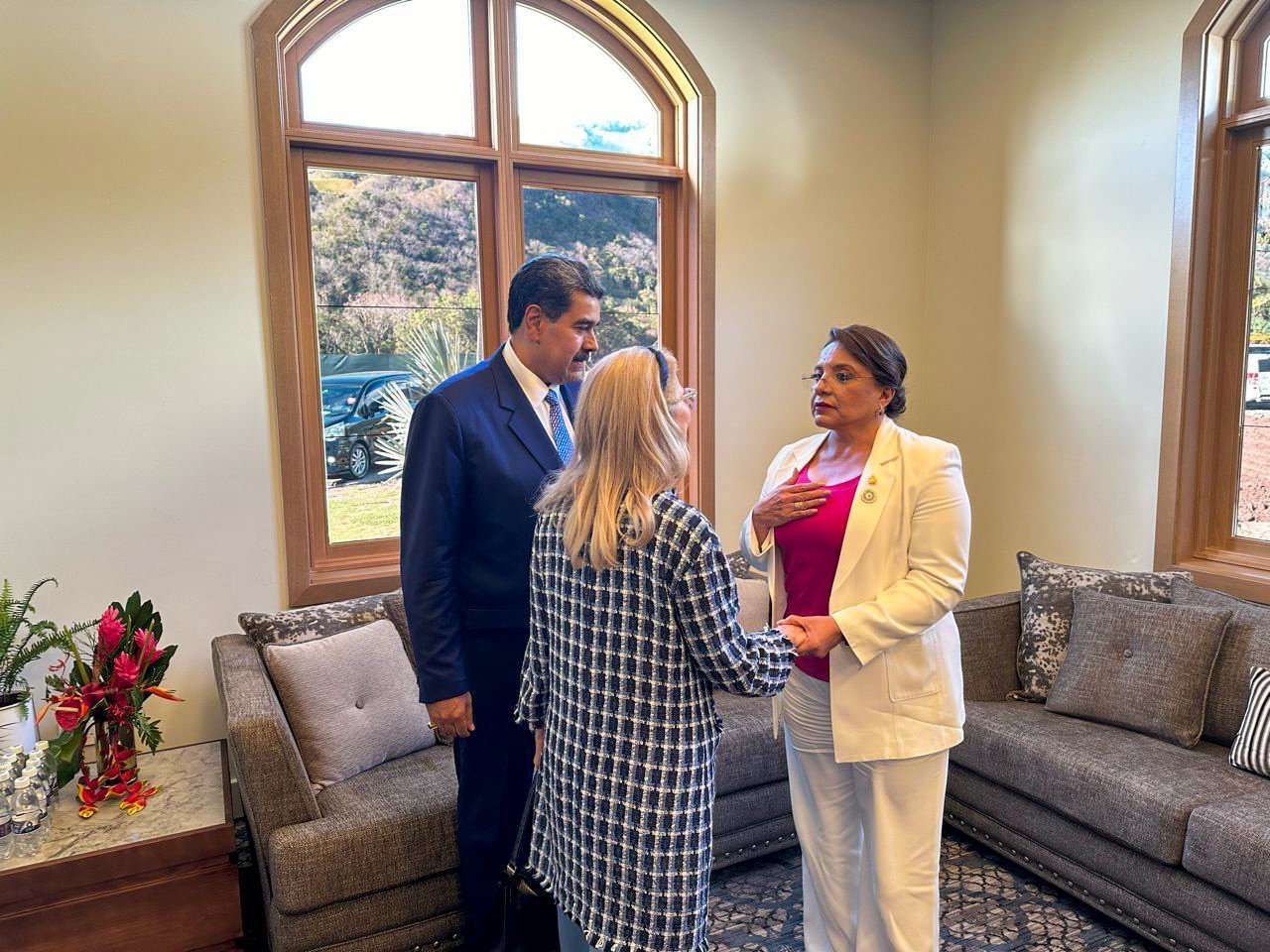 Xiomara Castro expresa respaldo a Nicolás Maduro en medio de disputas internacionales