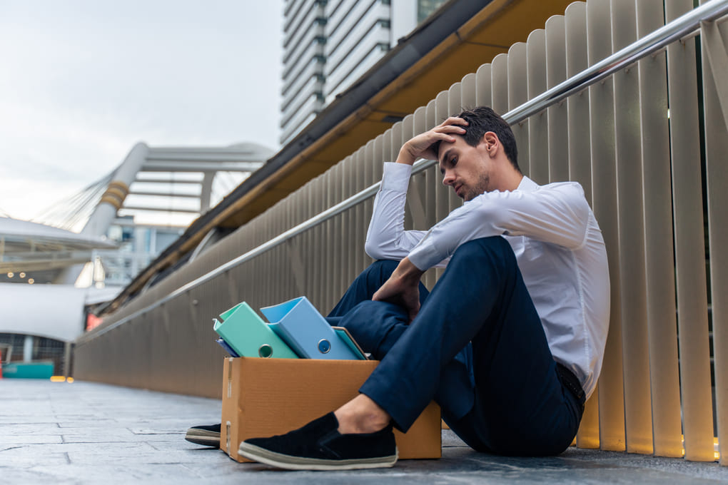 LIBRE enfrenta cierre masivo de empresas y salida de capitales