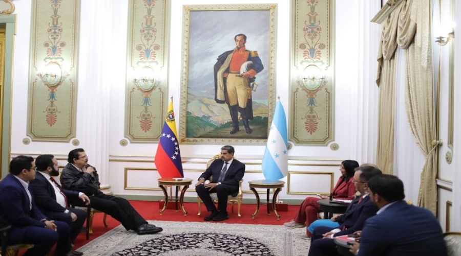 Mel Zelaya Impulsa Confrontación en la Política de Honduras