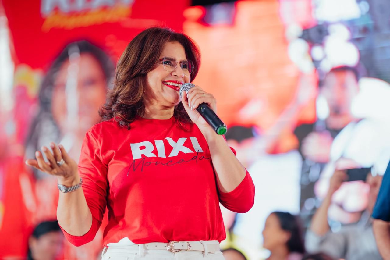 Rixi Moncada en desventaja